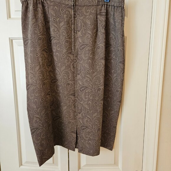 DORBY WOMAN SUIT.  Size 16W. NWT. Color: Olive - Picture 7 of 10